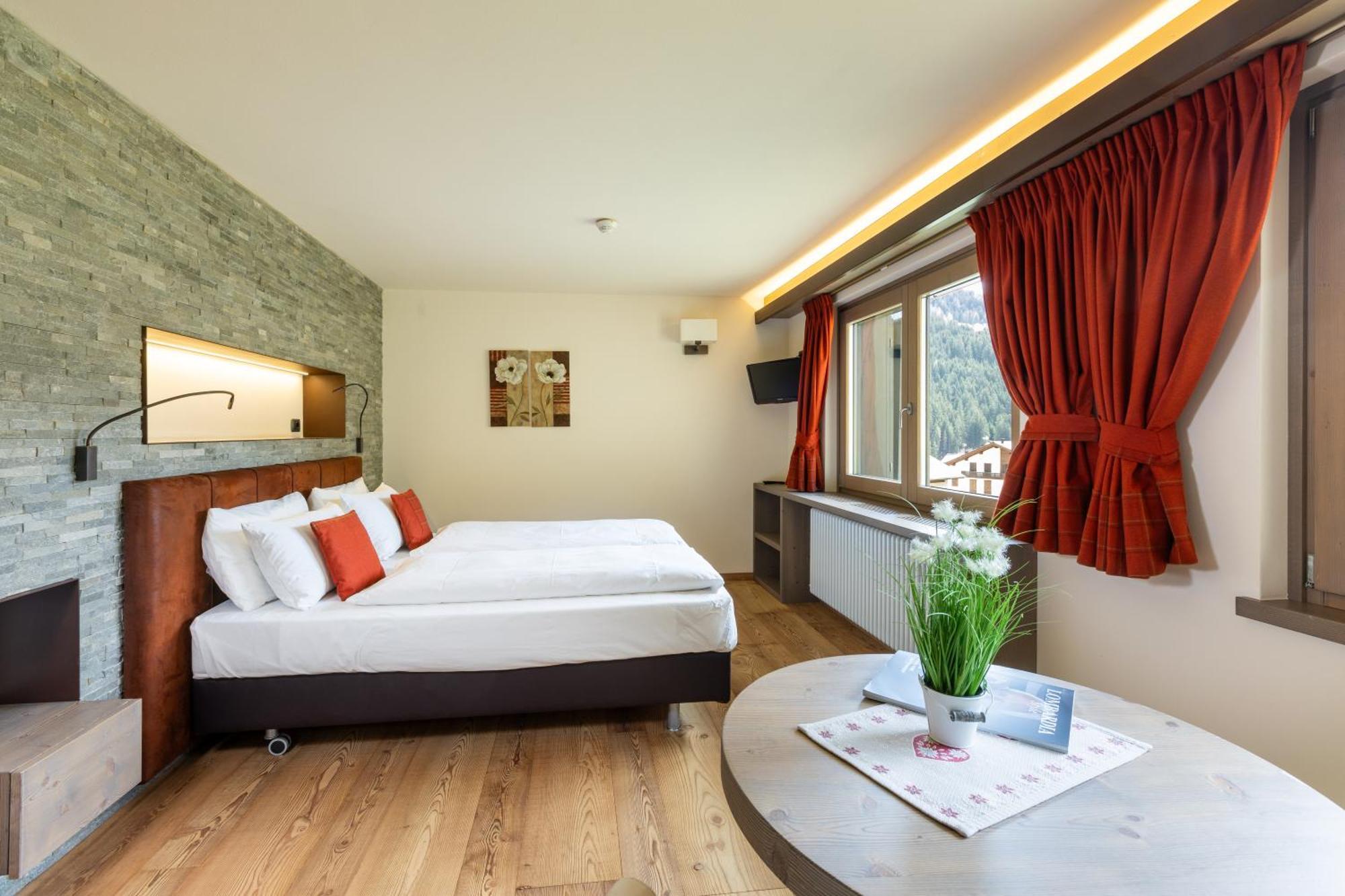 Hotel Cardo Isolaccia Esterno foto