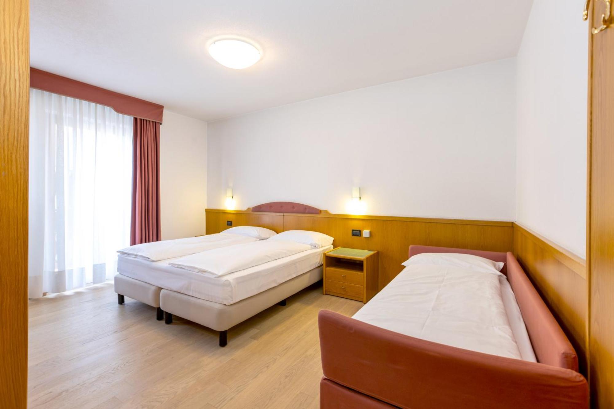 Hotel Cardo Isolaccia Esterno foto