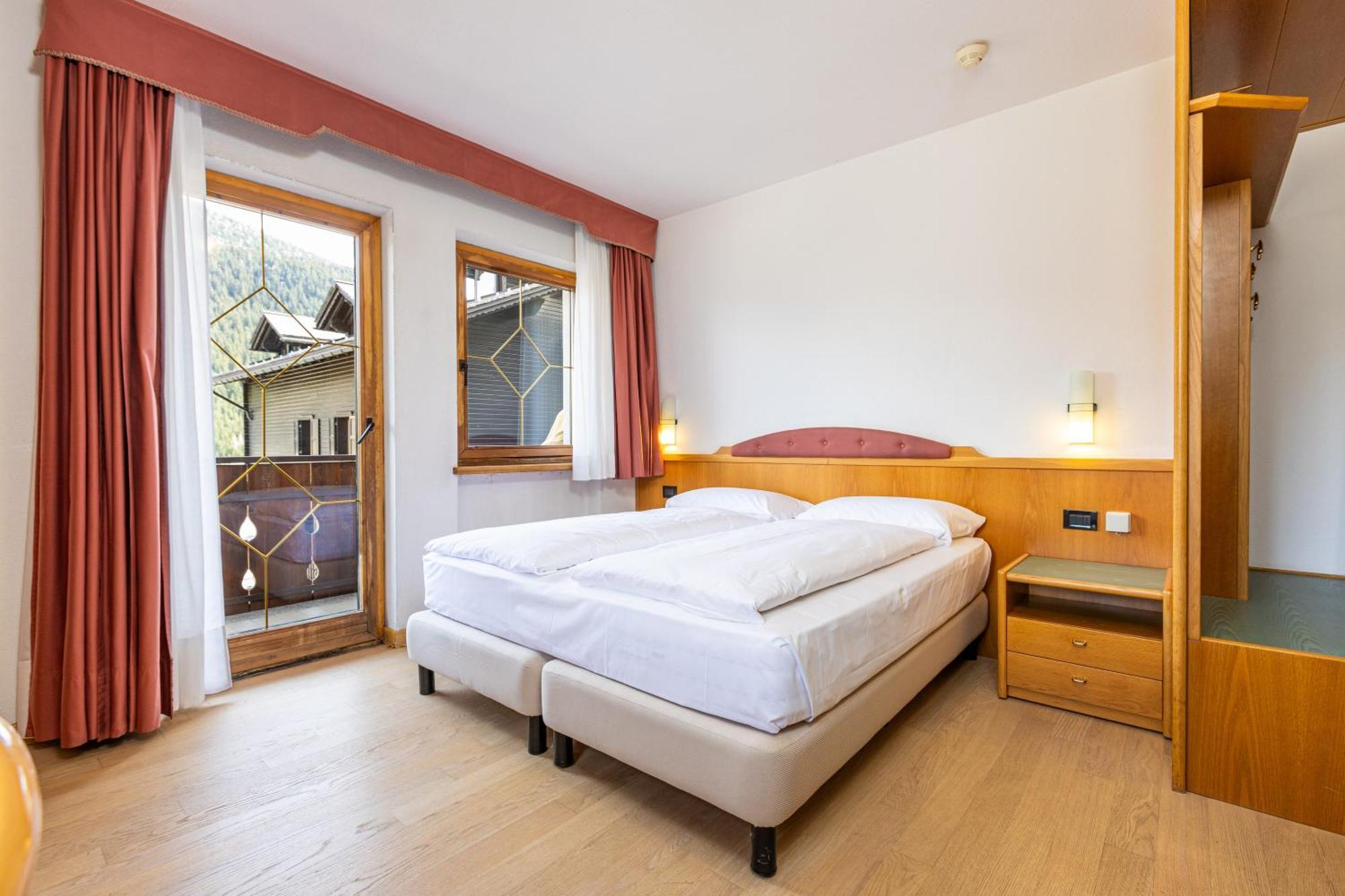 Hotel Cardo Isolaccia Esterno foto