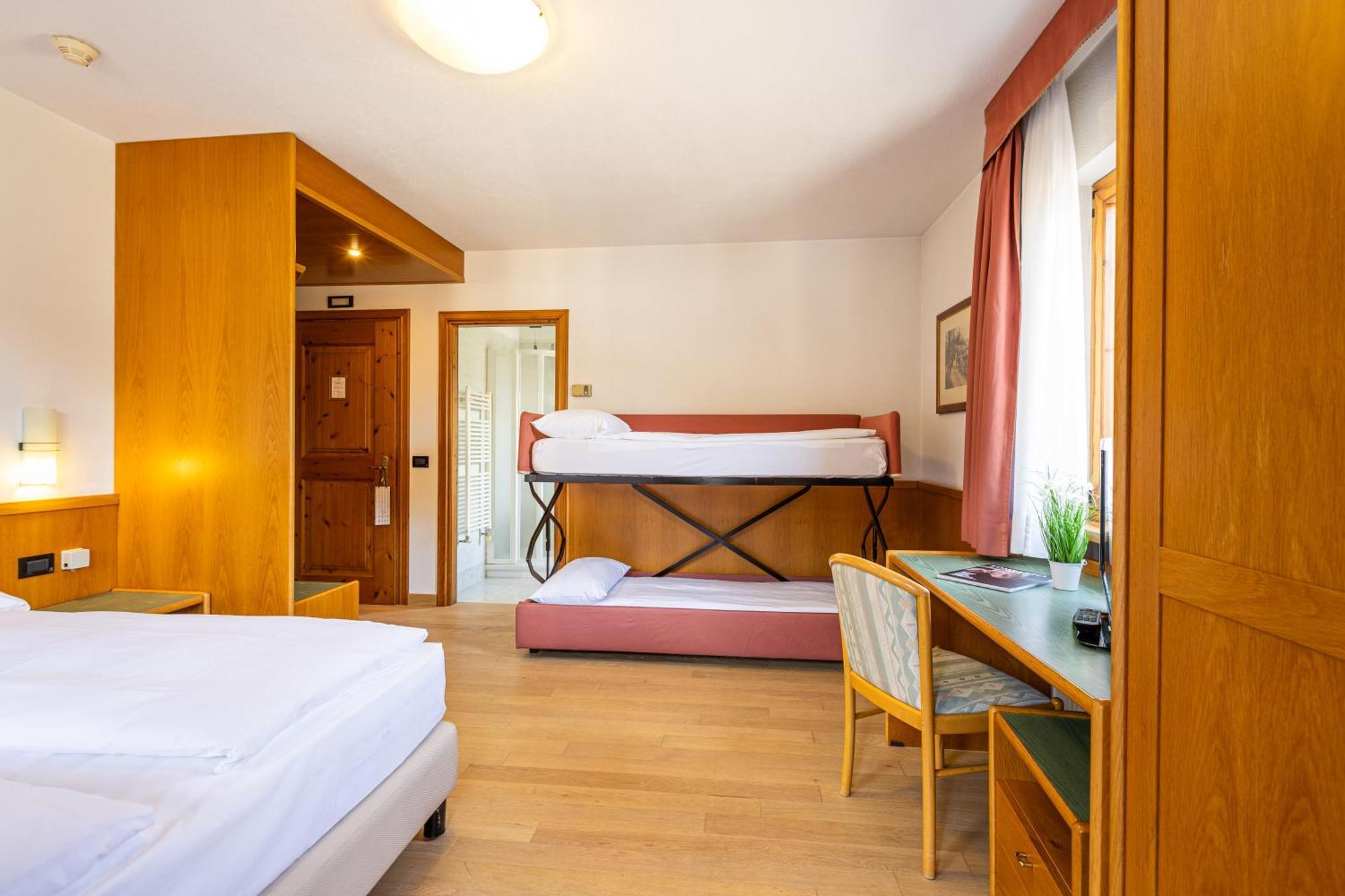 Hotel Cardo Isolaccia Esterno foto