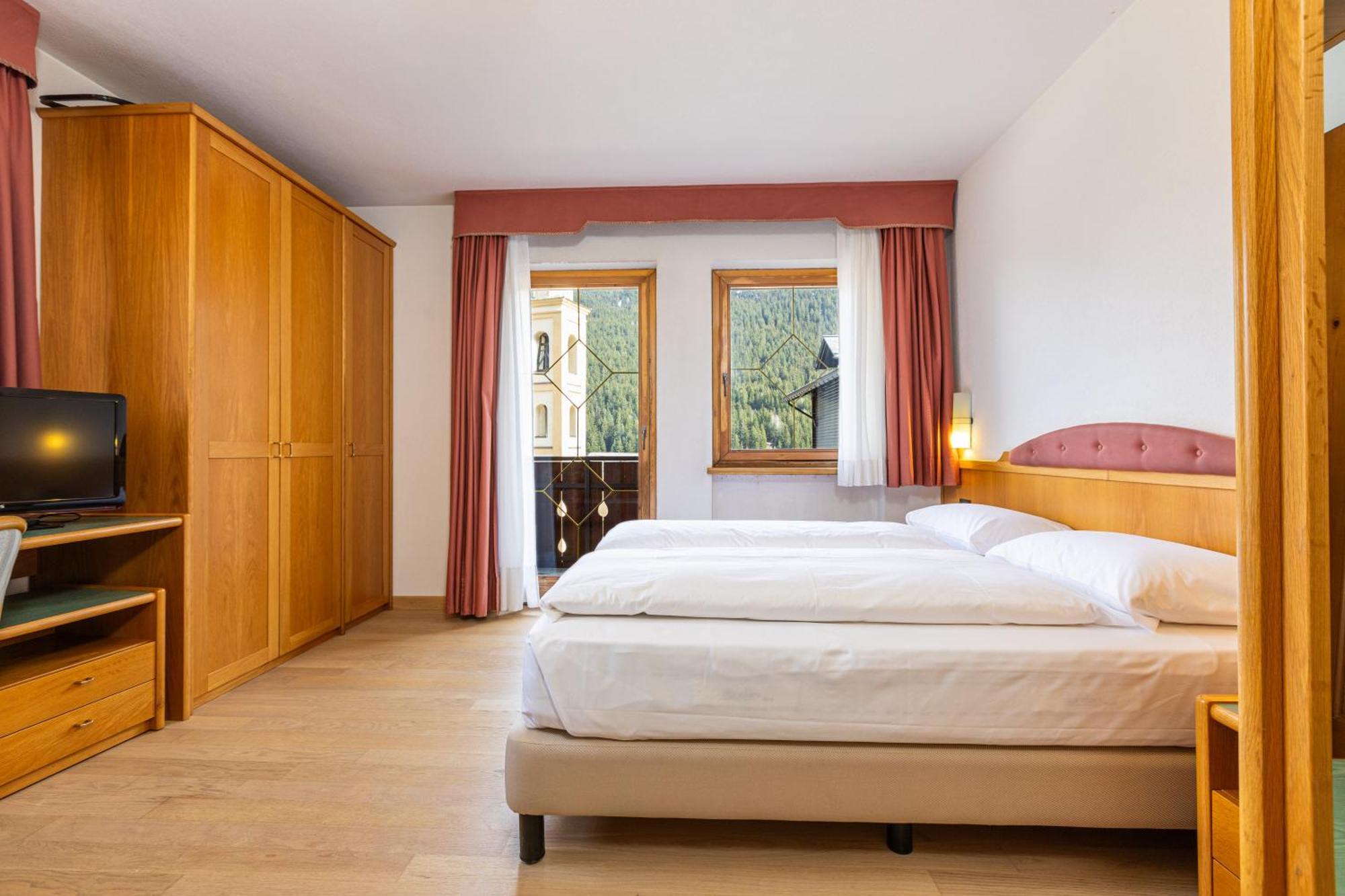 Hotel Cardo Isolaccia Esterno foto
