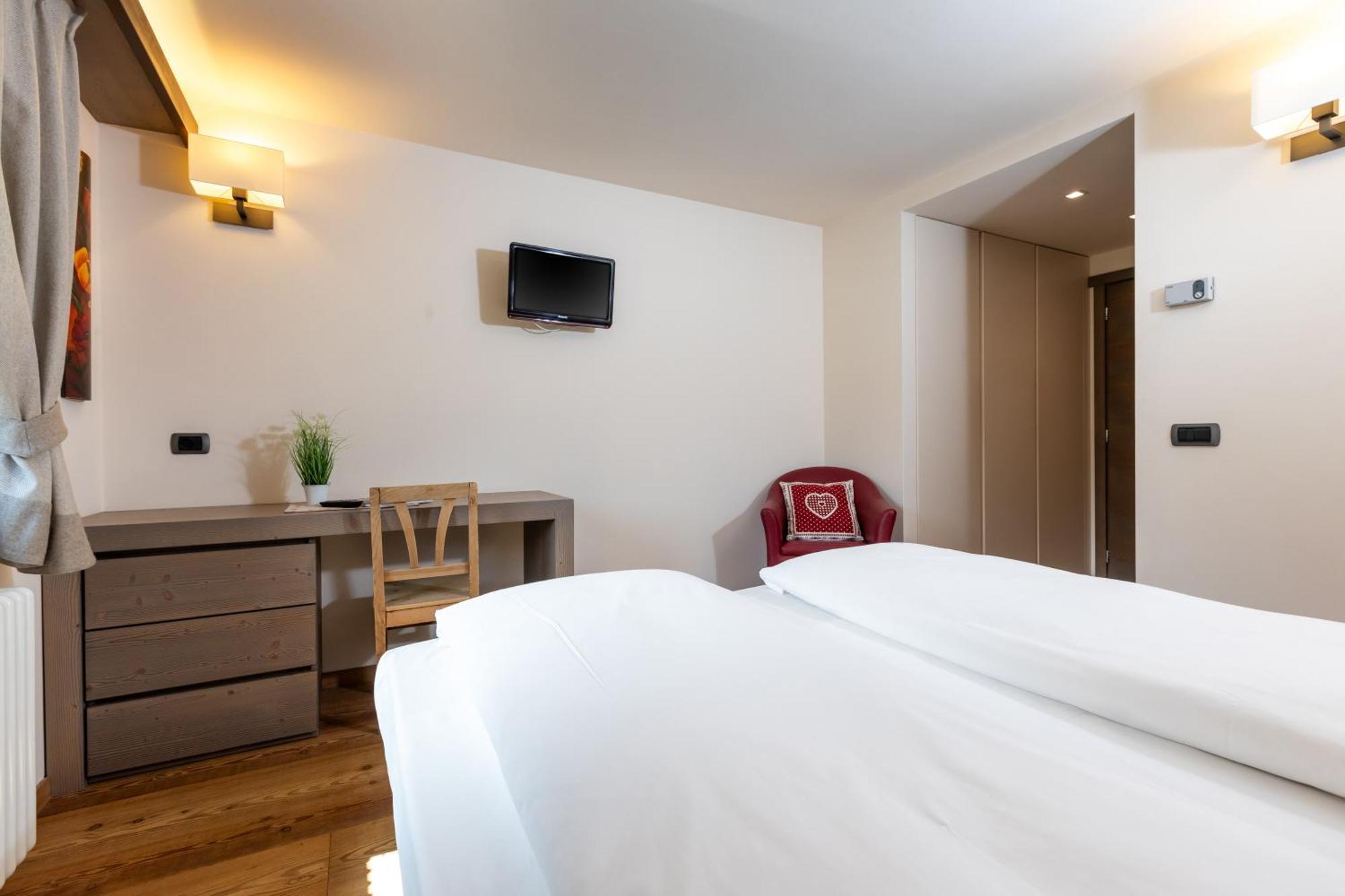 Hotel Cardo Isolaccia Esterno foto