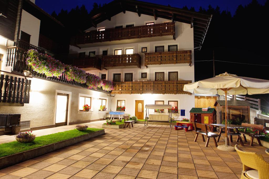 Hotel Cardo Isolaccia Esterno foto